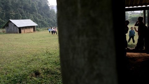 41 học sinh H’ Mông ở Điểm trường Lũng Cà, Trường TH Thượng Nung (Xã Thượng Nung, Võ Nhai, Thái Nguyên) nhiều năm nay phải học trong 3 phòng học tạm quây bằng gỗ tạp.